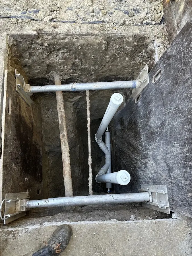 Experienced plumber completing Drain Cleaning work in East Peoria
